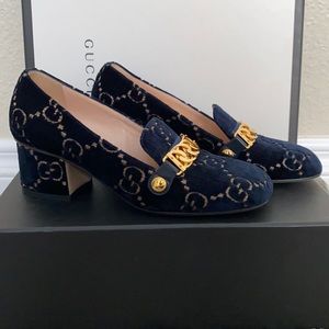 Gucci Blue Sylvie Velvet GG Gold Chain 36 Pumps
